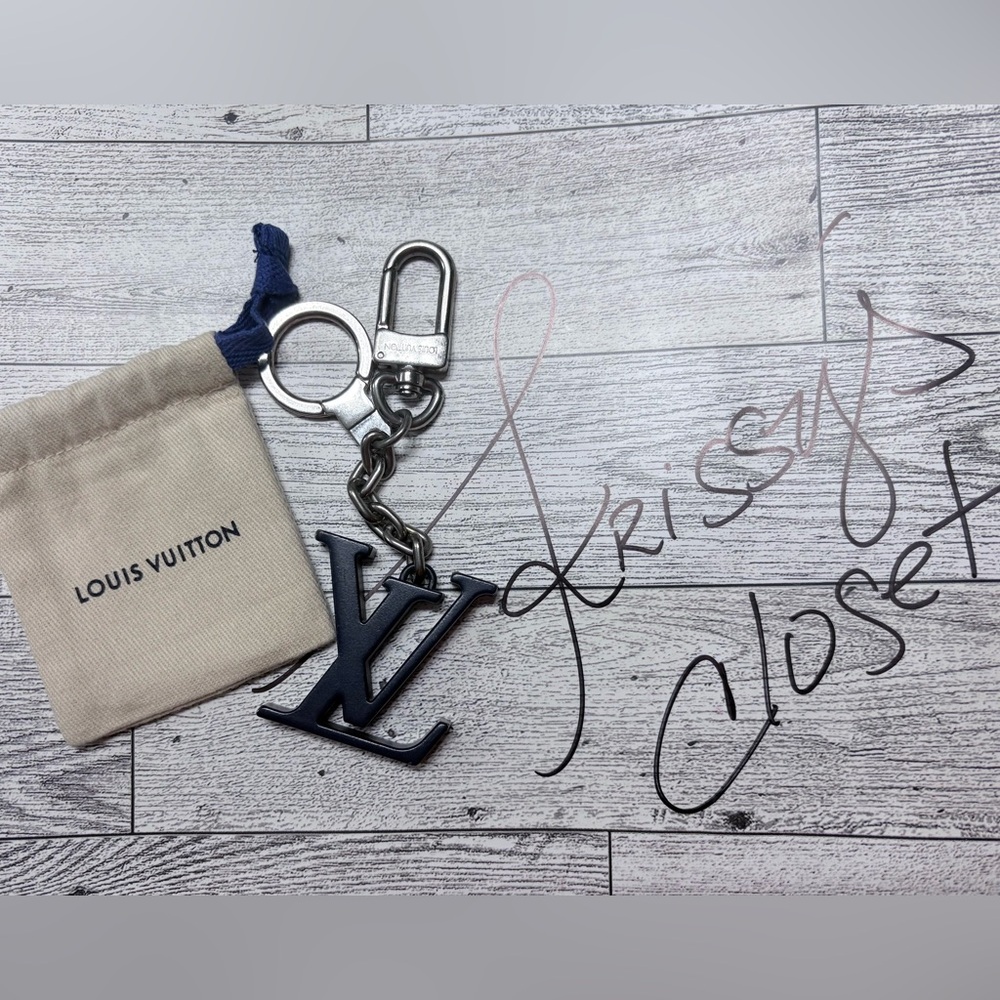💙 💯 Authentic Louis Vuitton LV Initiales Key Holder Bag Charm Navy Silver